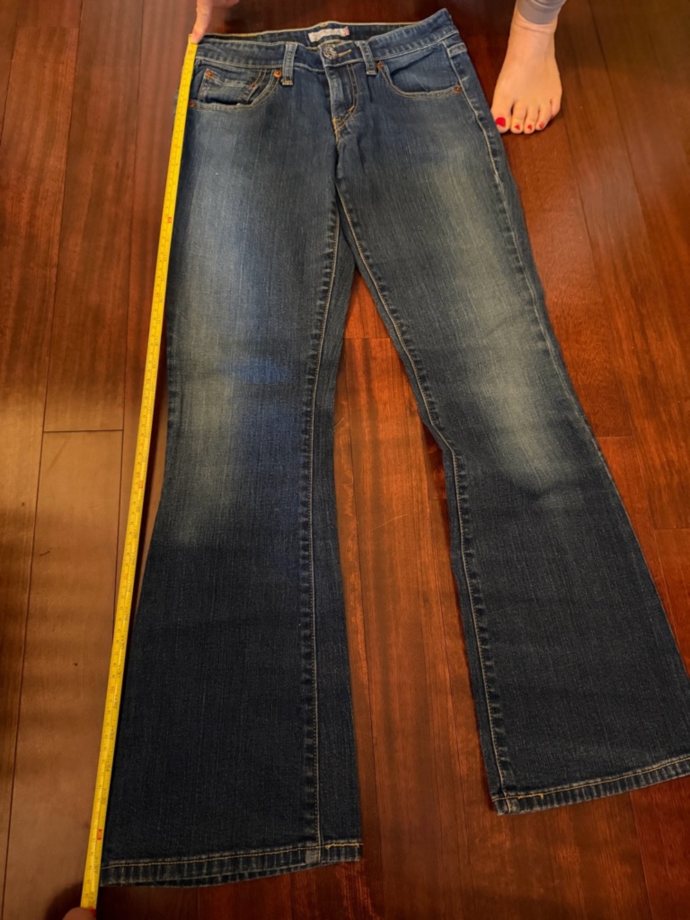 Levi's Classic Indigo Jeans - Picture 5 of 6